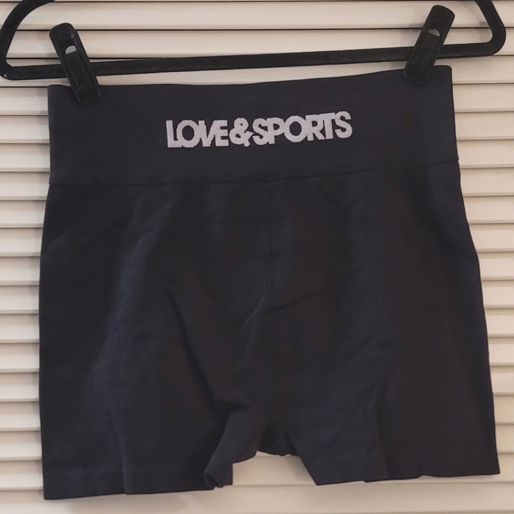 Love & Sports- Black & White Seamless Bike Shorts
